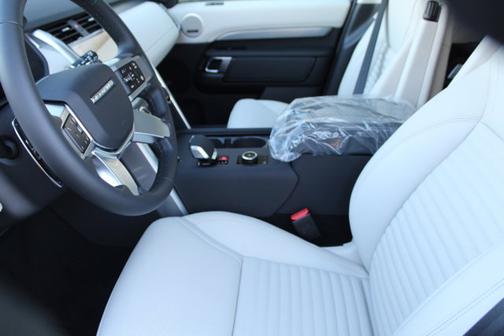 2025 Land Rover Discovery Dynamic SE
