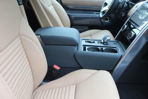 2025 Land Rover Discovery Metropolitan Edition