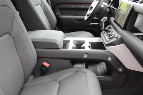 2025 Land Rover Defender S
