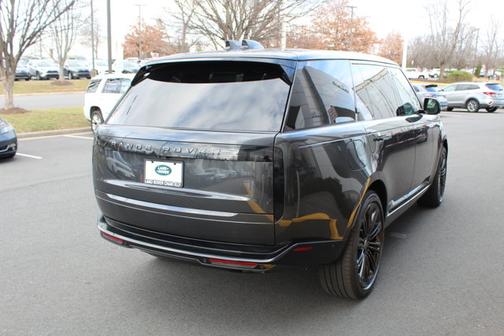 2025 Land Rover Range Rover SE