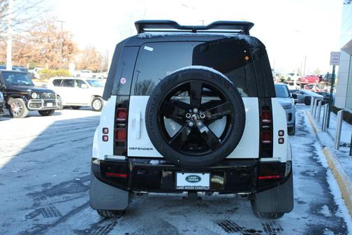 2025 Land Rover Defender X-Dynamic SE