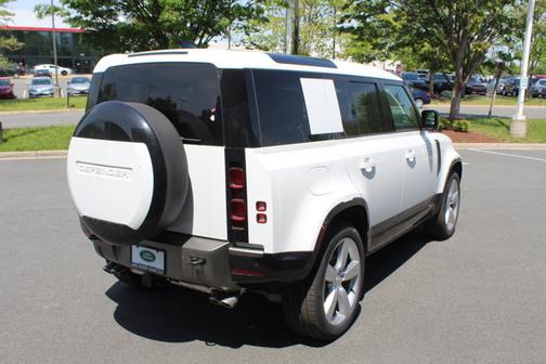 2025 Land Rover Defender X-Dynamic SE