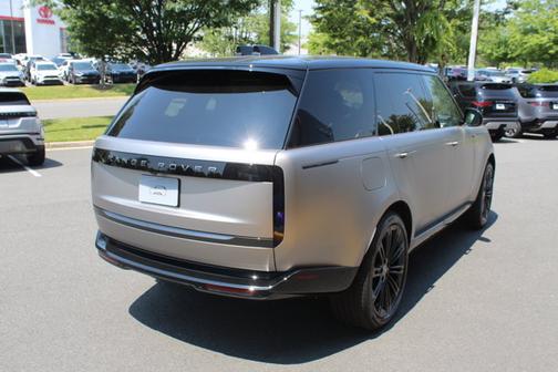2025 Land Rover Range Rover SE