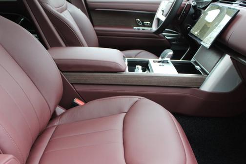 2025 Land Rover Range Rover SE
