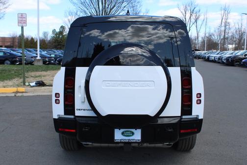 2025 Land Rover Defender X-Dynamic SE