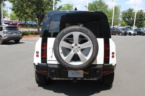 2025 Land Rover Defender X-Dynamic SE