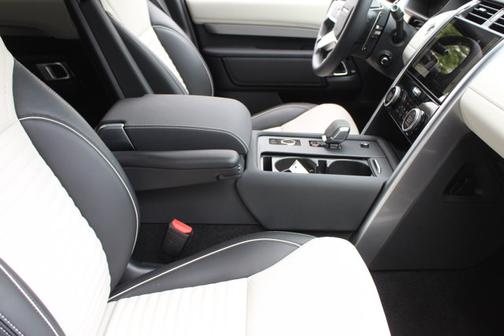2024 Land Rover Discovery Dynamic SE