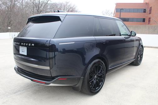2025 Land Rover Range Rover SE