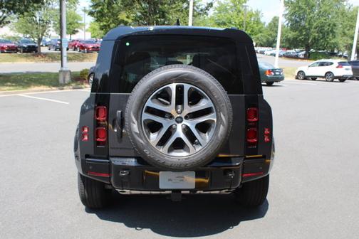 2025 Land Rover Defender X-Dynamic SE