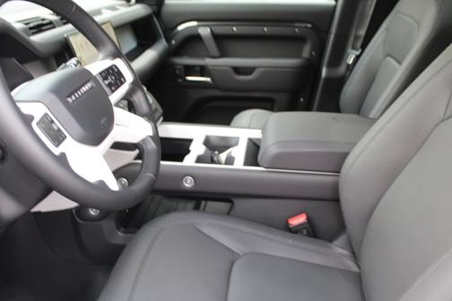 2025 Land Rover Defender X-Dynamic SE