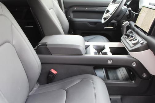 2025 Land Rover Defender X-Dynamic SE