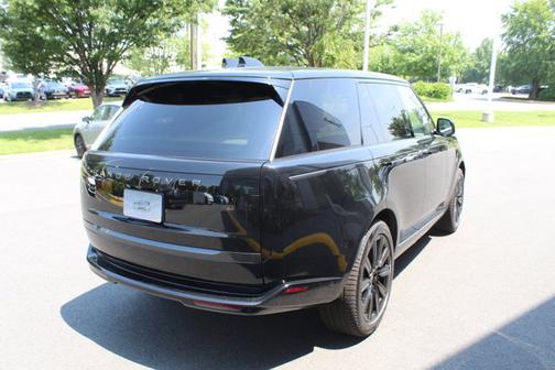 2025 Land Rover Range Rover SE