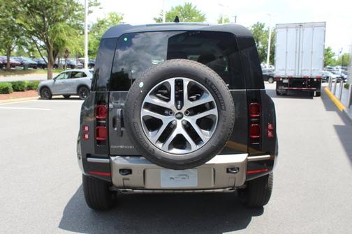 2025 Land Rover Defender X-Dynamic SE