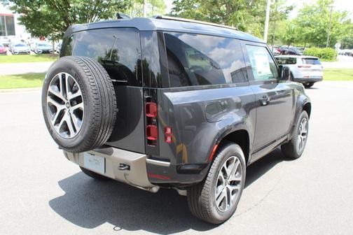 2025 Land Rover Defender X-Dynamic SE