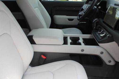 2025 Land Rover Defender X-Dynamic SE
