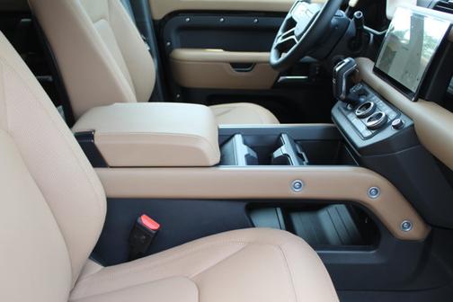 2025 Land Rover Defender X-Dynamic SE