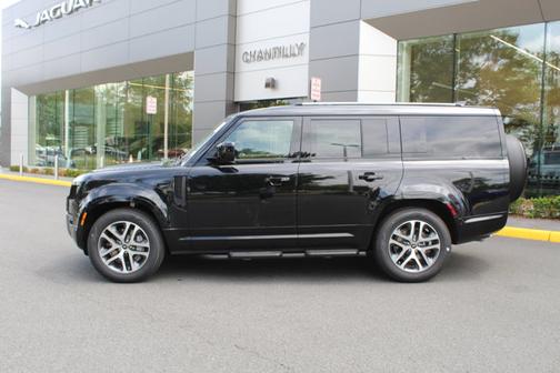 2025 Land Rover Defender X-Dynamic SE