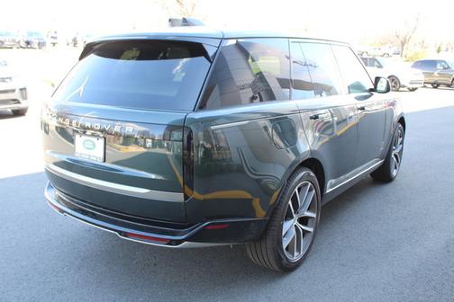 2025 Land Rover Range Rover SE