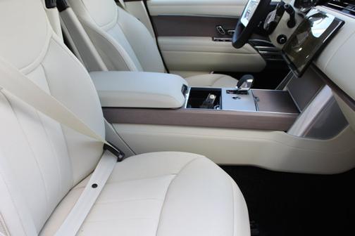 2025 Land Rover Range Rover SE