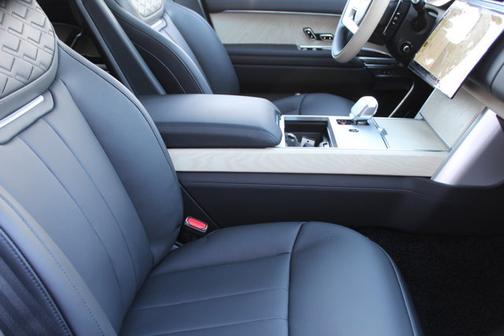 2025 Land Rover Range Rover SV