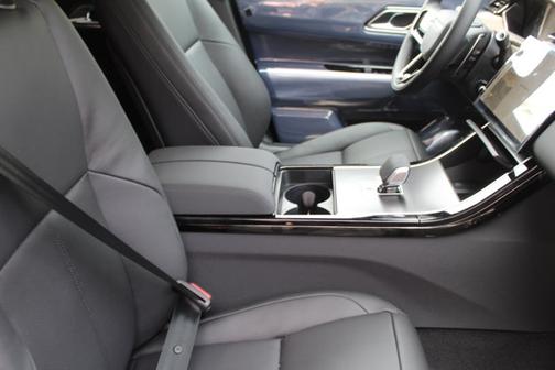 2026 Land Rover Range Rover Velar Dynamic SE