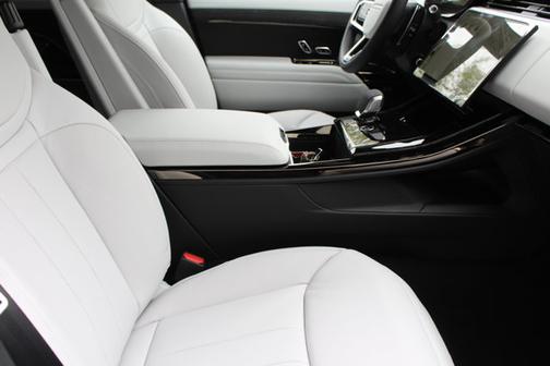 2025 Land Rover Range Rover Sport SE