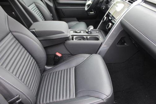 2025 Land Rover Discovery Dynamic SE