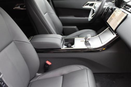 2026 Land Rover Range Rover Velar Dynamic SE