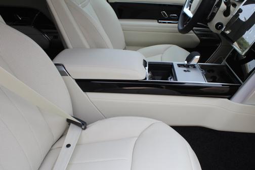 2025 Land Rover Range Rover SE