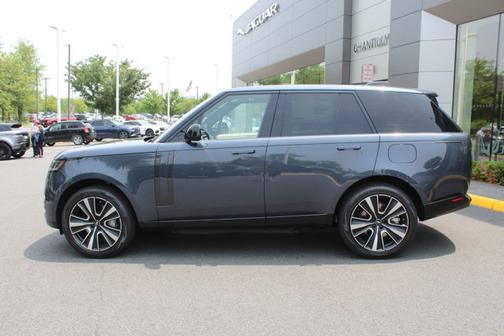 2025 Land Rover Range Rover SE