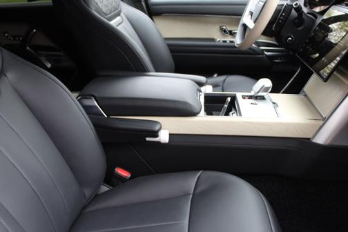 2025 Land Rover Range Rover SV