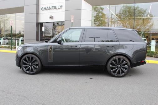 2025 Land Rover Range Rover SV