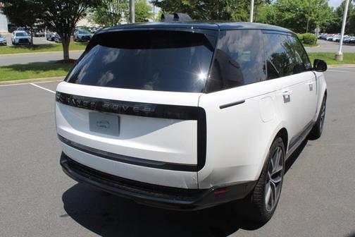 2025 Land Rover Range Rover SE