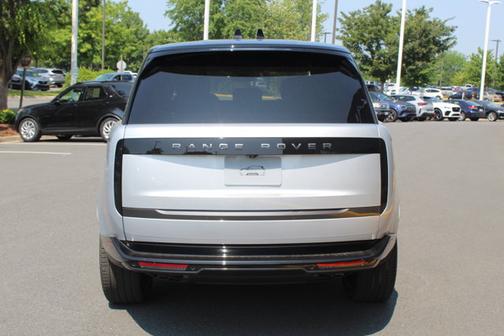 2025 Land Rover Range Rover SE