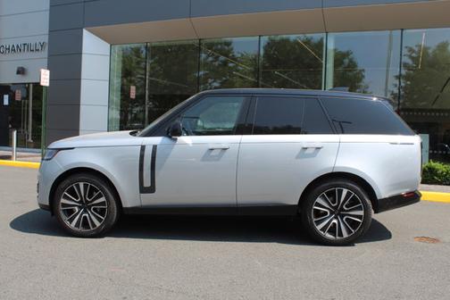 2025 Land Rover Range Rover SE
