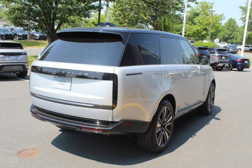 2025 Land Rover Range Rover SE