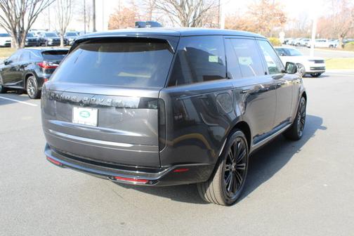 2025 Land Rover Range Rover SE