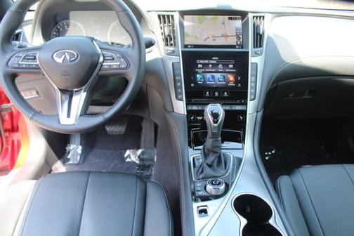 2022 INFINITI Q60 LUXE