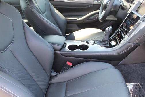 2022 INFINITI Q60 LUXE