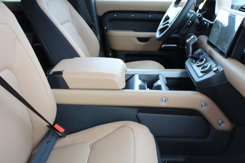 2025 Land Rover Defender V8
