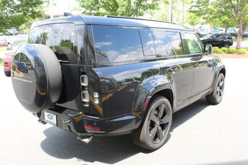 2025 Land Rover Defender V8