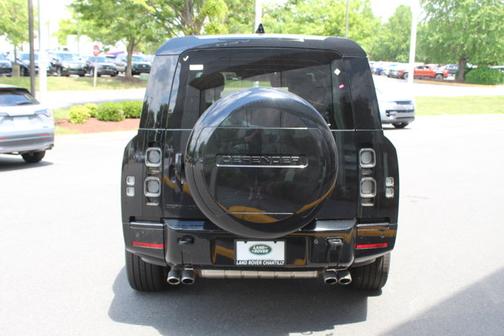 2025 Land Rover Defender V8