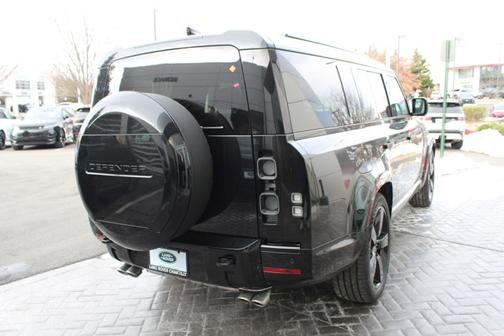 2025 Land Rover Defender V8