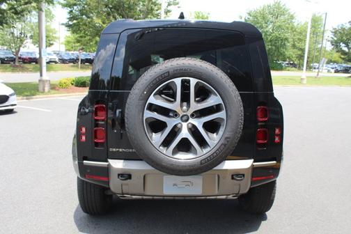 2025 Land Rover Defender X-Dynamic SE