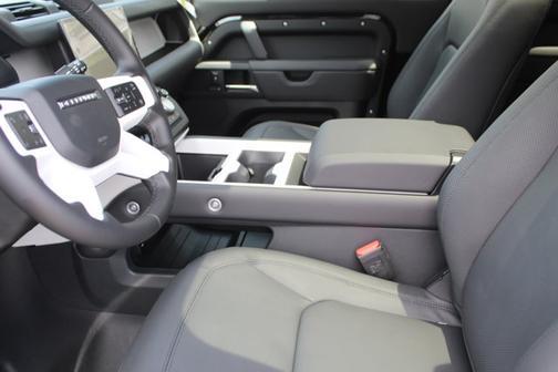 2025 Land Rover Defender X-Dynamic SE