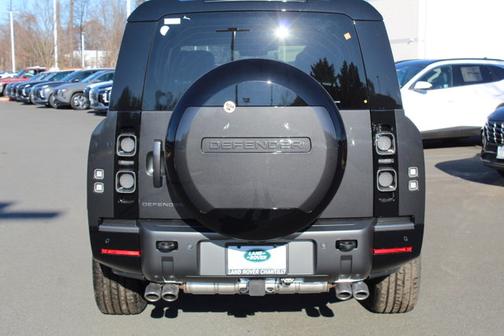 2025 Land Rover Defender V8