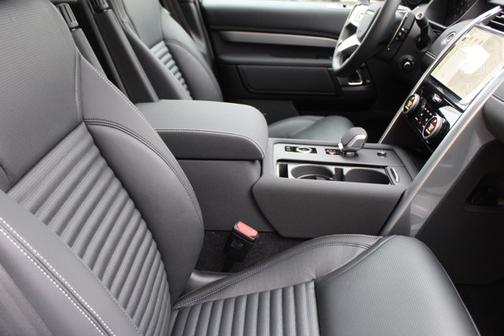 2025 Land Rover Discovery Dynamic SE