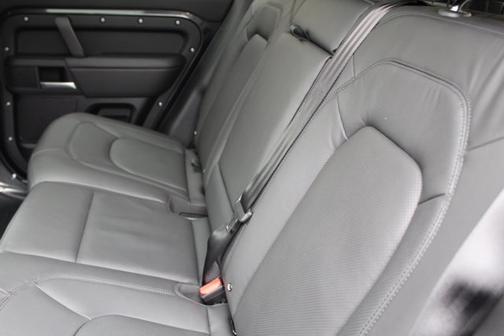 2025 Land Rover Defender X-Dynamic SE