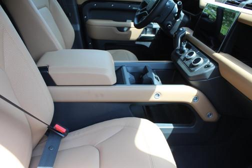 2025 Land Rover Defender X-Dynamic SE