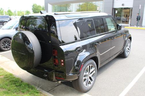 2025 Land Rover Defender X-Dynamic SE